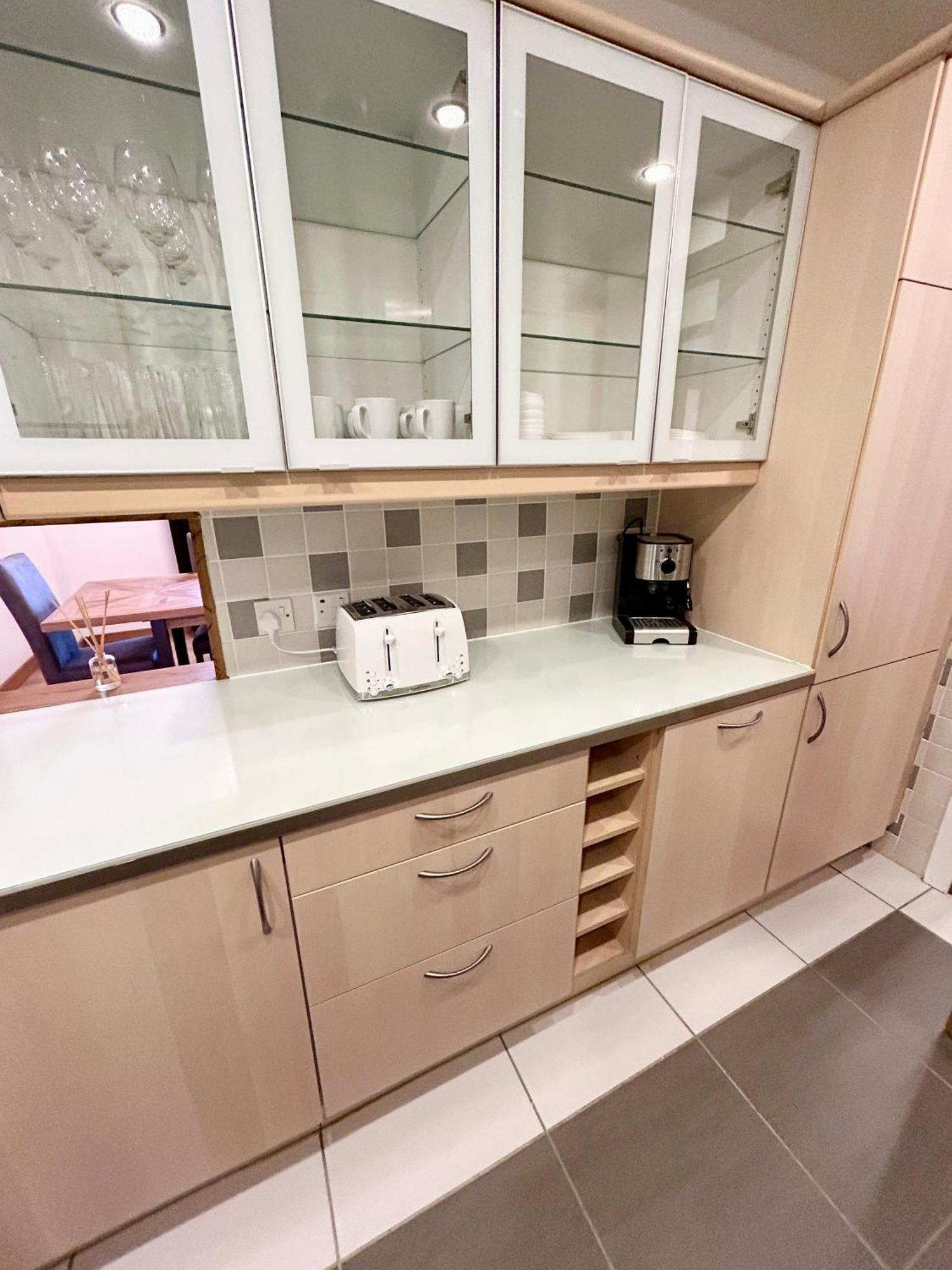 Spacious 3 Bedroom Apartment Close To Marina, 2 Parking Spaces, Kingsize Or Single Beds سوثامبتون المظهر الخارجي الصورة