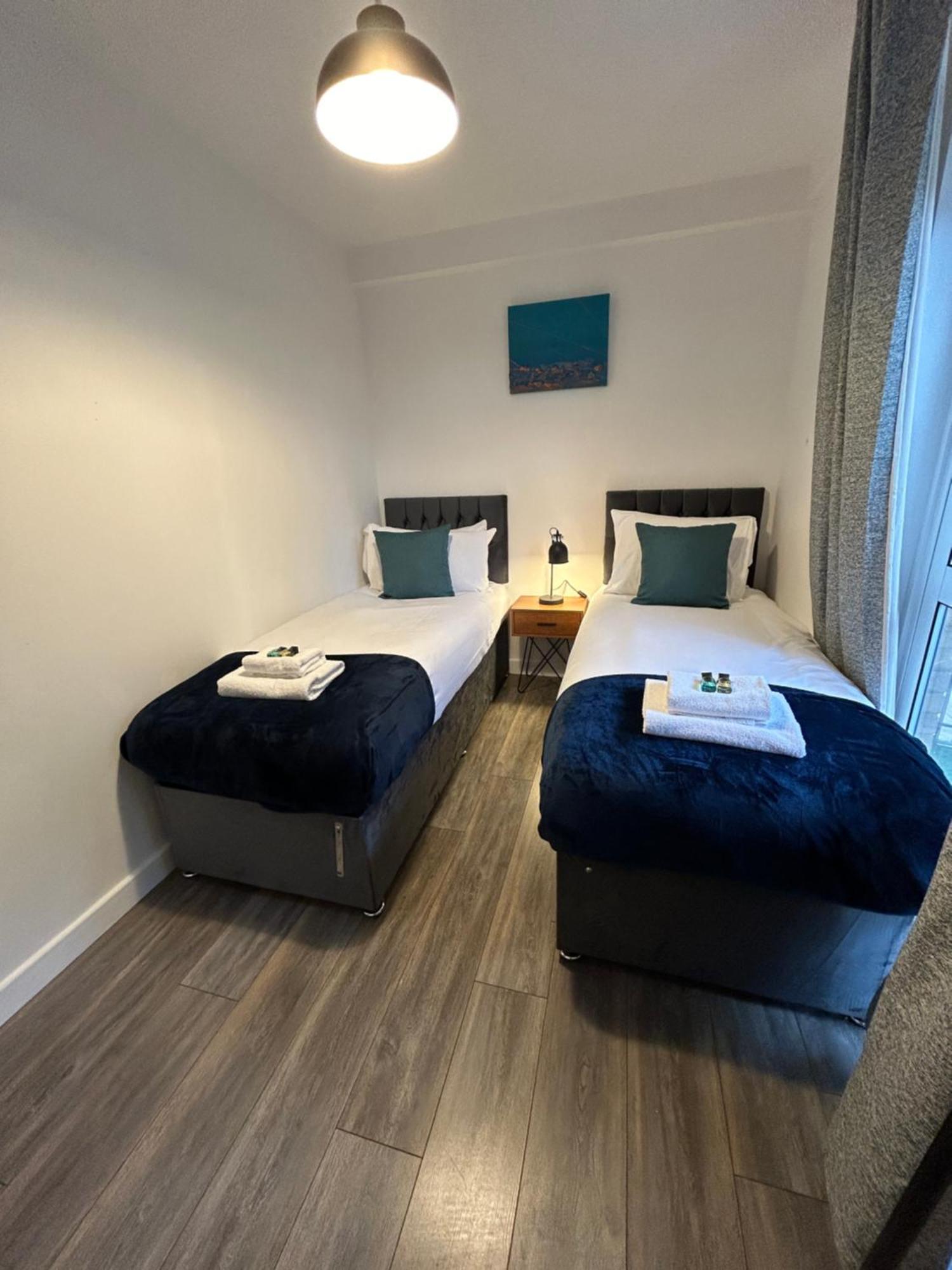 Spacious 3 Bedroom Apartment Close To Marina, 2 Parking Spaces, Kingsize Or Single Beds سوثامبتون المظهر الخارجي الصورة