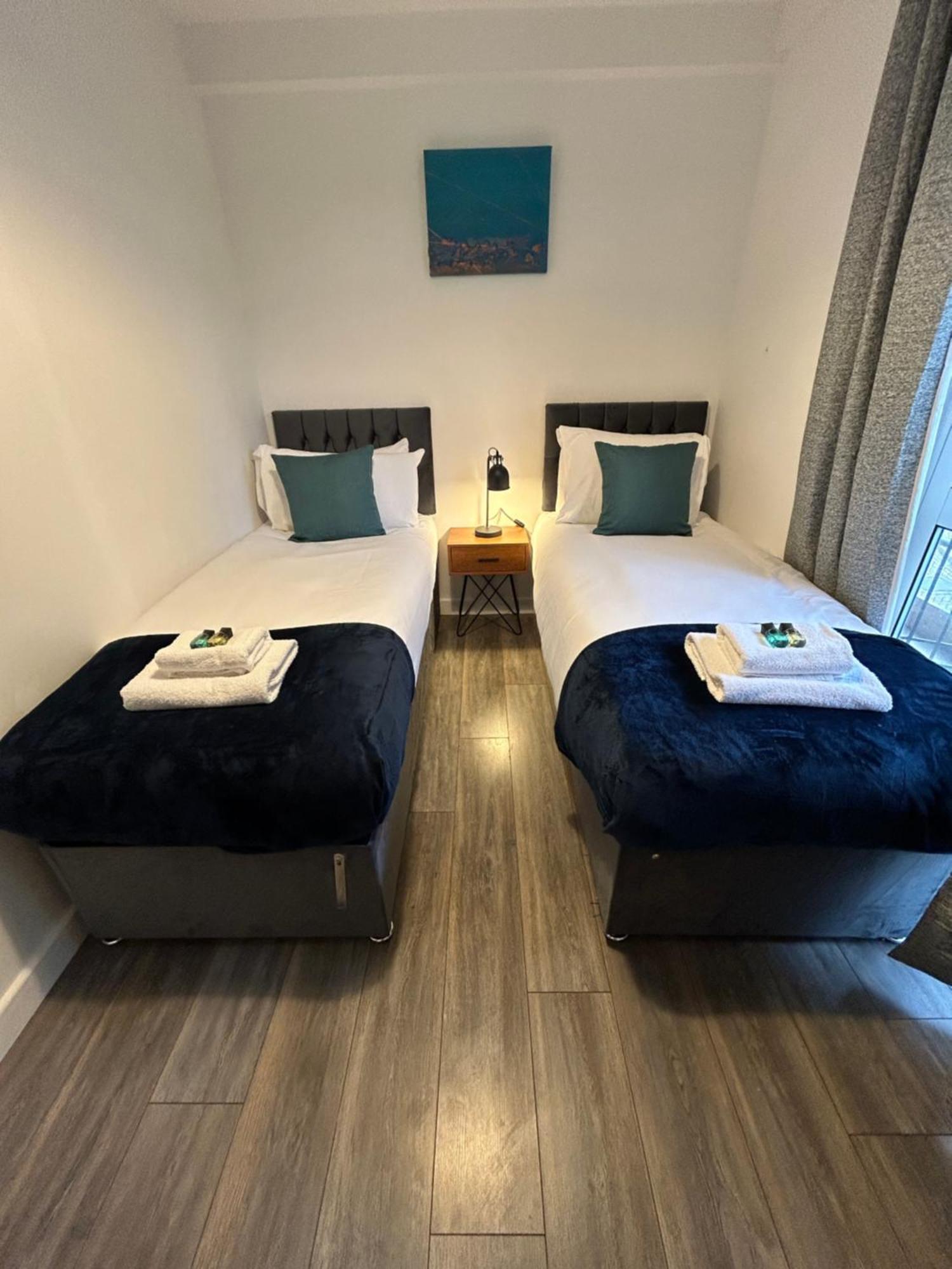 Spacious 3 Bedroom Apartment Close To Marina, 2 Parking Spaces, Kingsize Or Single Beds سوثامبتون المظهر الخارجي الصورة