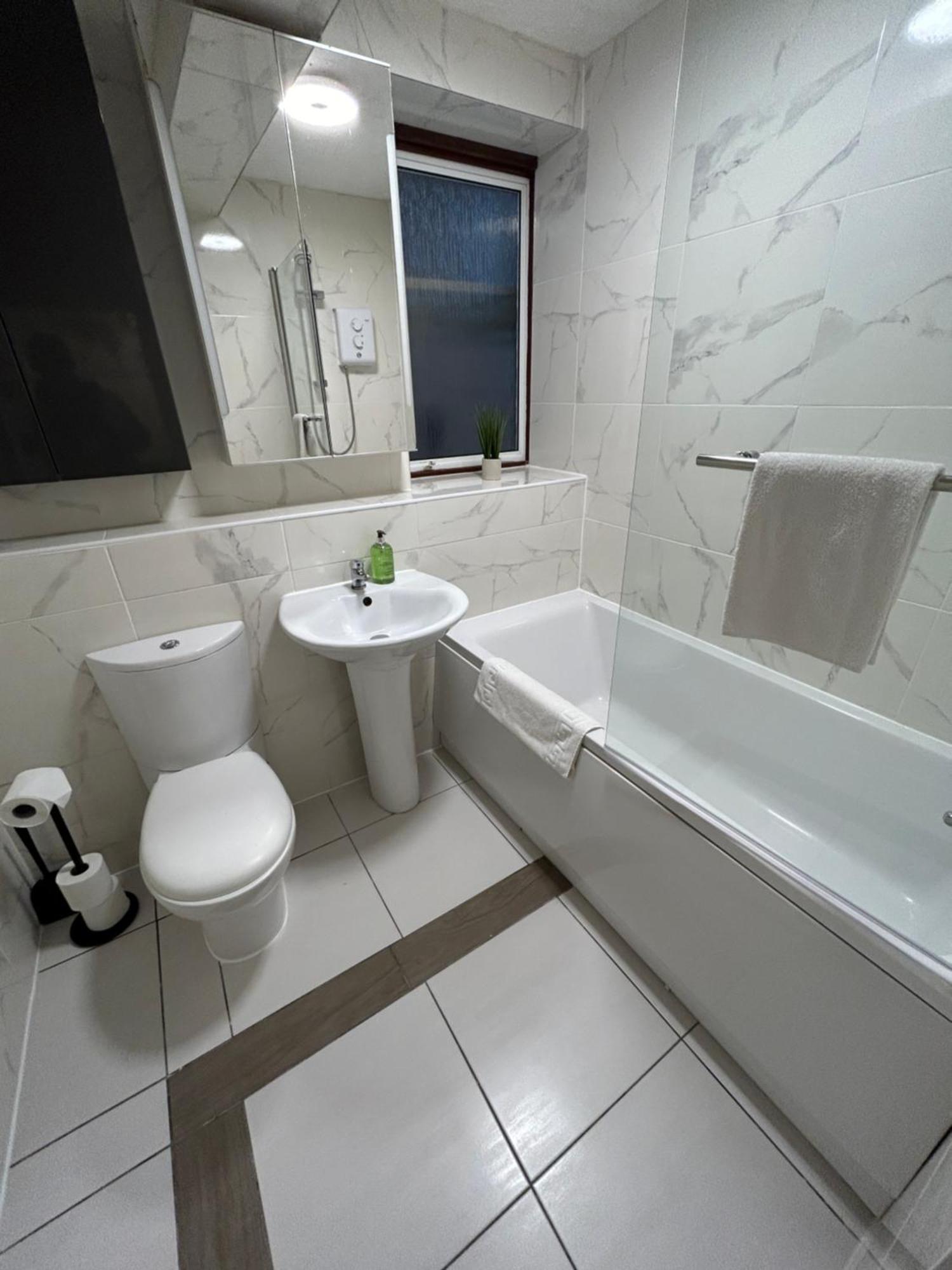Spacious 3 Bedroom Apartment Close To Marina, 2 Parking Spaces, Kingsize Or Single Beds سوثامبتون المظهر الخارجي الصورة